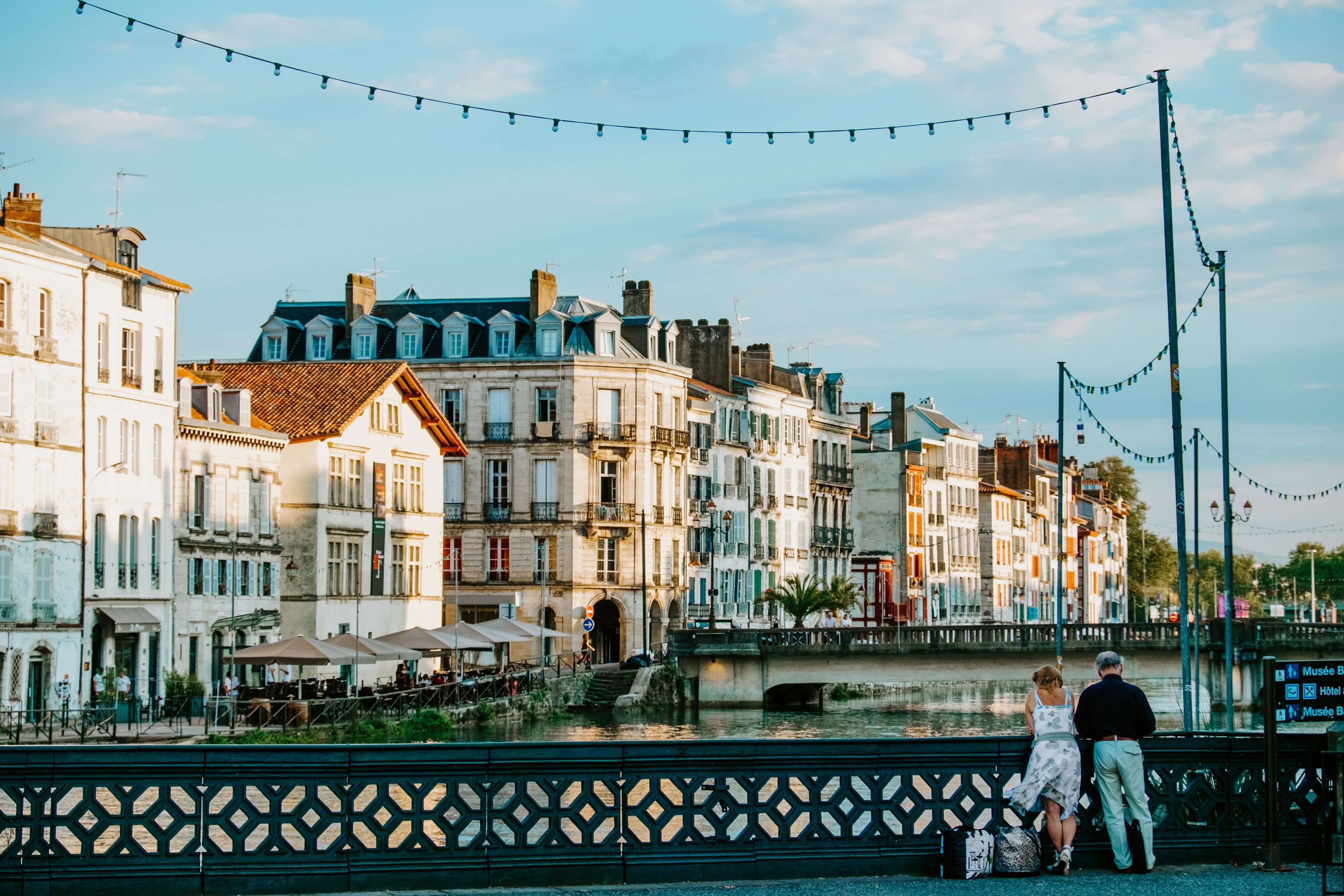 Pont vue sur des bâtiments